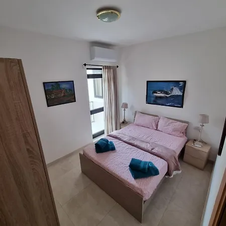 Lägenhet Modern Three Bedroom In Center Bugibba St. Paul's Bay