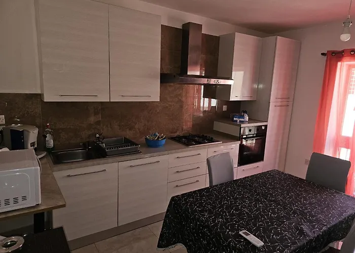 Modern Three Bedroom In Center Bugibba * St. Paul's Bay