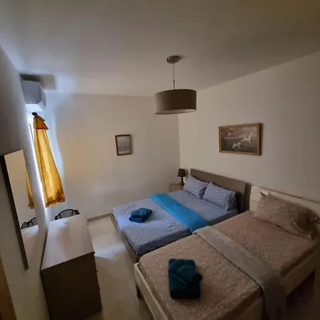 Апартаменты Modern Three Bedroom In Center Bugibba *