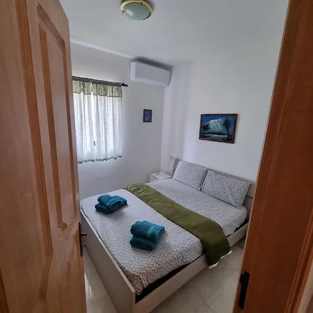 Modern Three Bedroom In Center Bugibba *