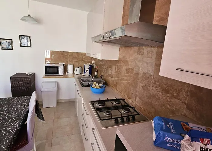 Modern Three Bedroom In Center Bugibba Daire
